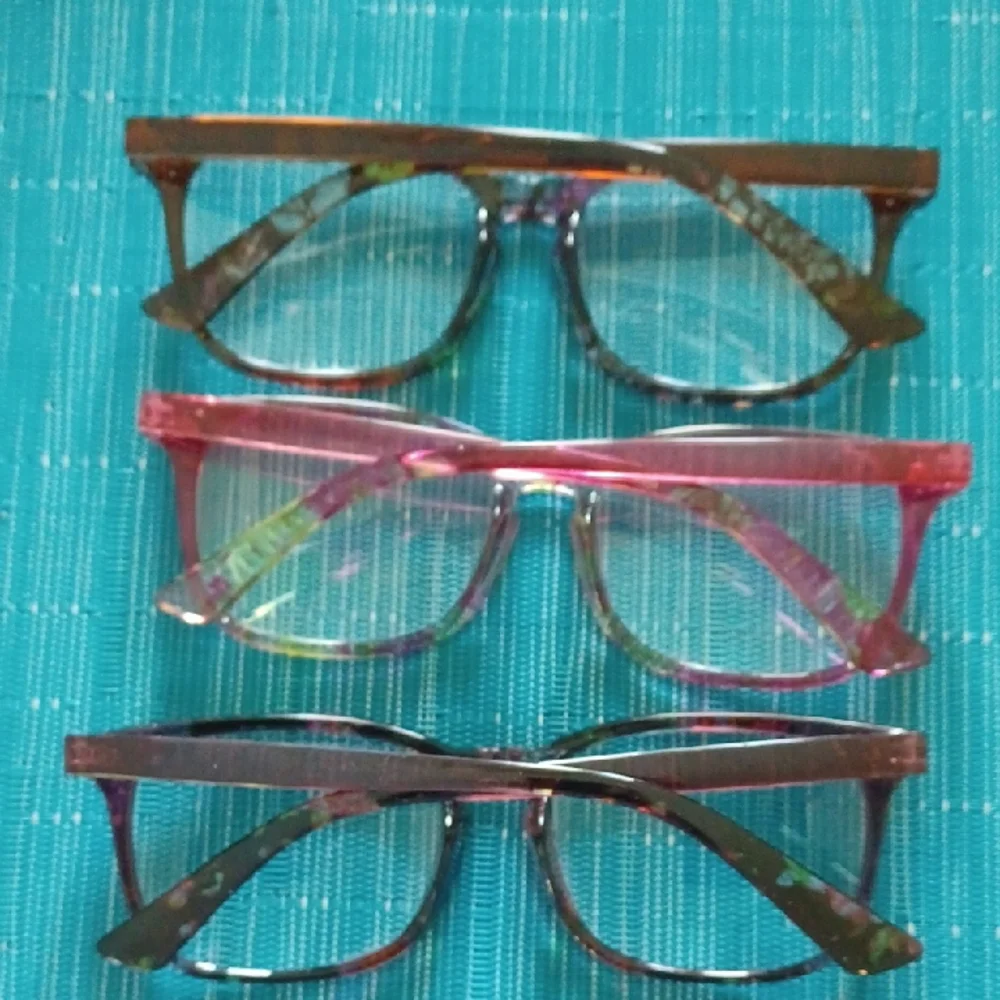Set of Three Stylish Eyeglasses 2.0 - Picture 2 of 2
